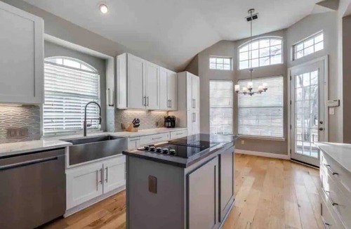 Flower Mound House | Flower Mound 5-bedroom house with pool, pond view, and all modern comforts.🌞🏡