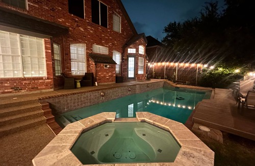 Flower Mound House | Flower Mound 5-bedroom house with pool, pond view, and all modern comforts.🌞🏡
