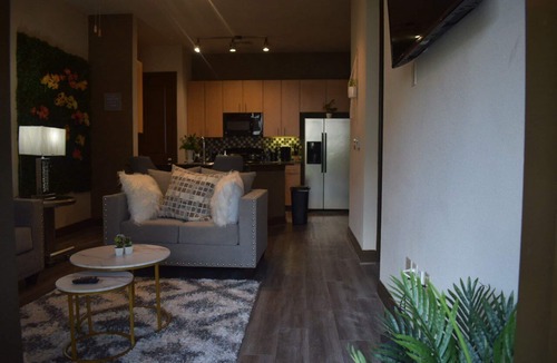 The Woodlands Apartment | ⭐️ FLOWER-TREE STAY (SELFIE-STATION)
