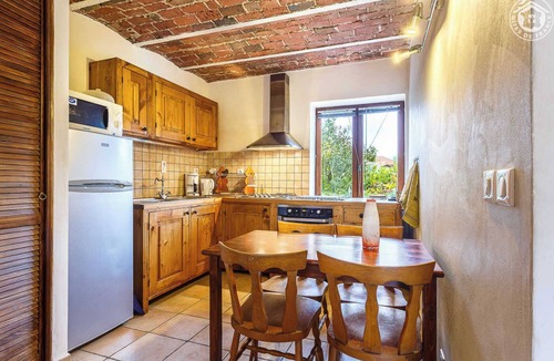 Les Marches House | FLOWERS AND VINES - LES MARCHES