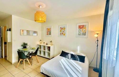 Saint-Julien-en-Genevois Apartment | Flowers Studio