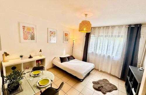 Saint-Julien-en-Genevois Apartment | Flowers Studio