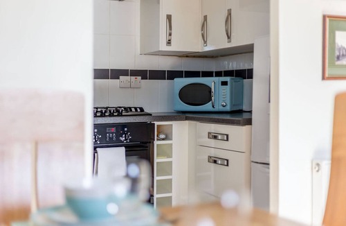 Poole Apartment | Flutes - Moments from Baiter Park and Waterfront