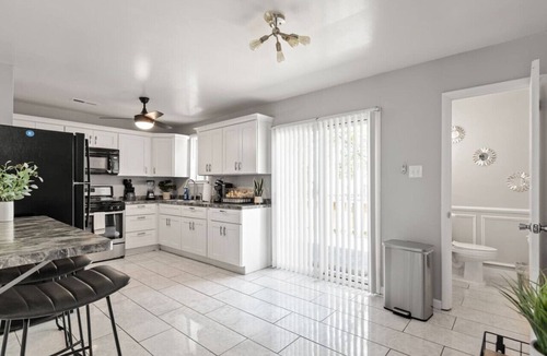 Highland Springs Villa | Fly-In Style: Charming Townhome 6 Mins from RIC!