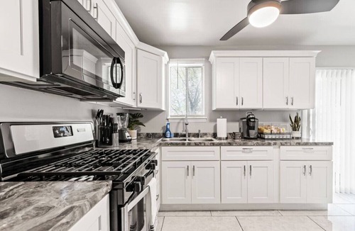 Highland Springs Villa | Fly-In Style: Charming Townhome 6 Mins from RIC!