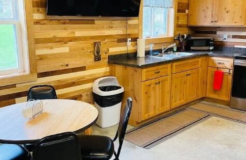 Dorchester Cabin | Fly Reel Cabin w/hot tub