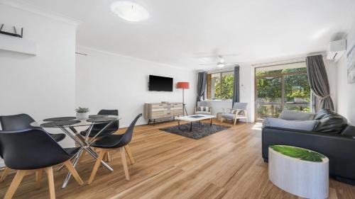 Flynns Beach Apartment | Flynns Beach Seascape