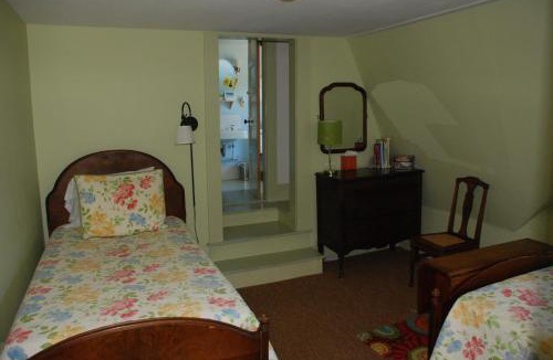 North Sutton Hotel | Follansbee Inn