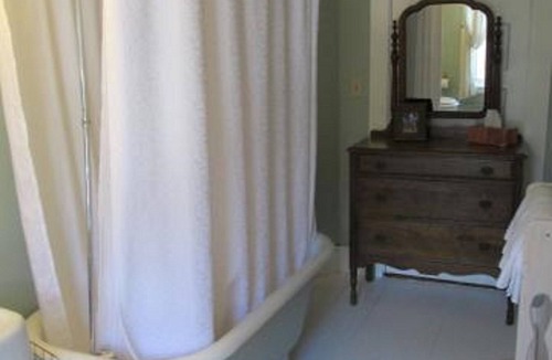 North Sutton Bed & Breakfast | Follansbee Inn