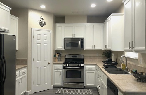 Folsom House | Folsom Executive Style with King Bed