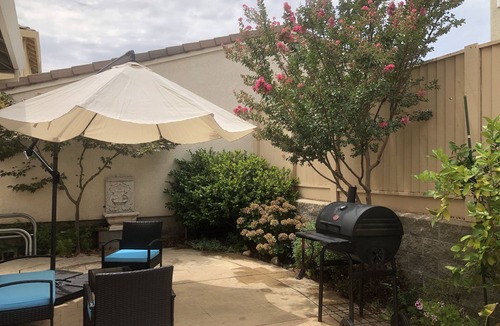 Folsom House | Folsom Executive Style with King Bed