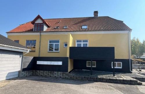 Bindslev Hotel | Folsted - Værelse 204 med eget badeværelse og fri parkering