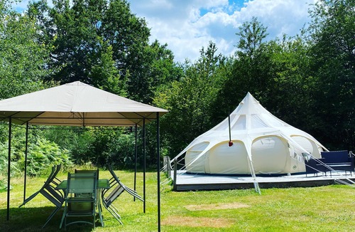 Blond RV Rental | Fonclaire Holidays - Meadow View Glamping
