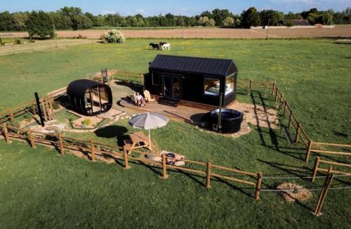 Montauban Cabin | Fonneuve Les Crins - Parcel Tiny House - Tiny House entourée par les chevaux à 45mn de Toulouse MAE-5113