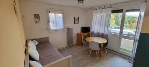 Font-Romeu-Odeillo-Via Apartment | Font-Romeu Studio Cabine RDC avec Balcon ensoleillé & Garage privé