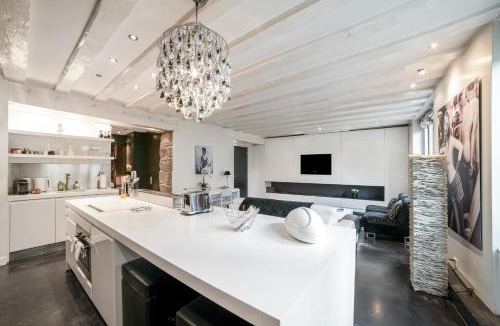 Bourg-de-Four Apartment | Fontaine