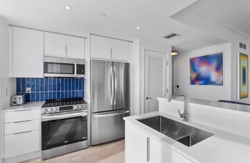 Mid Beach Apartment | Fontainebleau Ocean View 2BR Apt