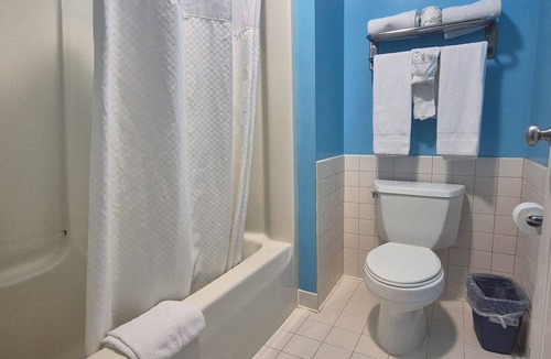 Fontana-on-Geneva Lake Hotel | Fontana Village Inn