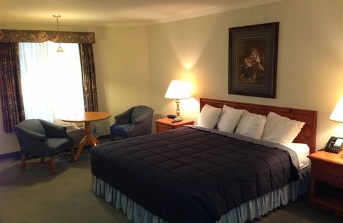 Fontana-on-Geneva Lake Hotel | Fontana Village Inn