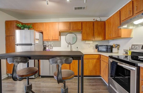 West Campus Apartment | Foodie Haven | Walk to Rio Favorites