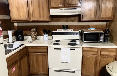 Rocky Grove Cabin | Foot of the Smokies, quiet wooded paradise. Gatlinburg Pigeon Forge