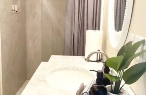 Newcastle Cottage | Foothills Cottage, 1 bedroom, 1 bath guest house.