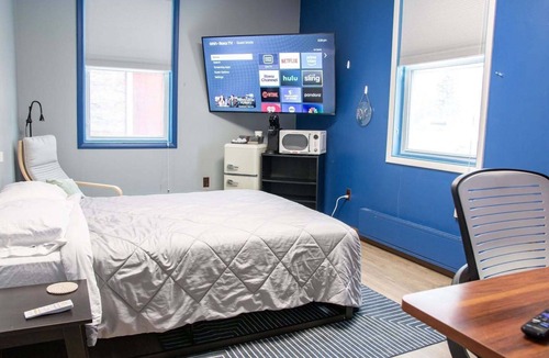 Whippleville Cabin | Foothills Lodge & Café - Private en-suite Bathroom