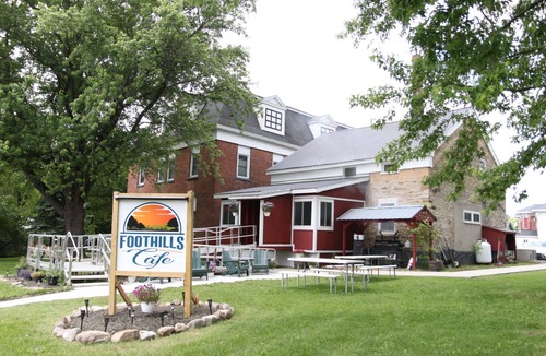 Whippleville Cabin | Foothills Lodge & Café - Private en-suite Bathroom