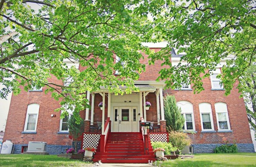 Whippleville Apartment | Foothills Lodge & Diner