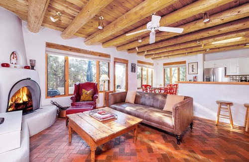 Santa Fe House | Foothills Retreat- Patios| Rooftop Deck|Quiet|2BR