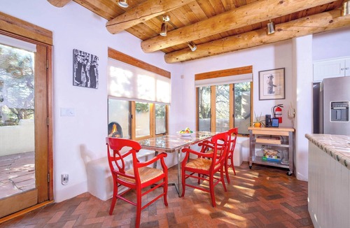 Santa Fe House | Foothills Retreat- Patios| Rooftop Deck|Quiet|2BR