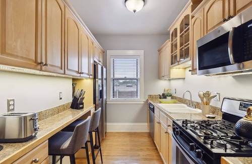 Linden Hills Condo | Footsteps to Lake & Tons of Restaurants! Charming!