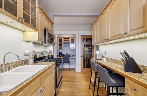 Linden Hills Condo | Footsteps to Lake & Tons of Restaurants! Charming!