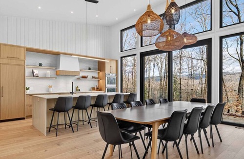 Mont-Tremblant Ski Chalet | Forêt de Verre: Luxury Forest Retreat w/Hot Tub