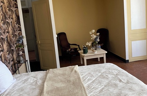 Saint-Cyr-en-Pail Other | For groups 🌟 Discover the L'authentique at la Robinière! 🌟