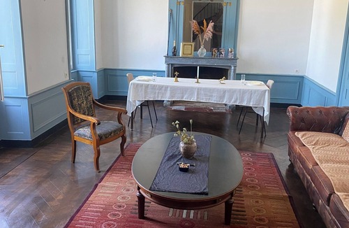 Saint-Cyr-en-Pail Other | For groups 🌟 Discover the L'authentique at la Robinière! 🌟