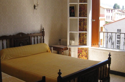 Prats-de-Mollo-la-Preste House | For hiking in the Pyrénées Orientales Rental of rooms for 2 or 3 people.