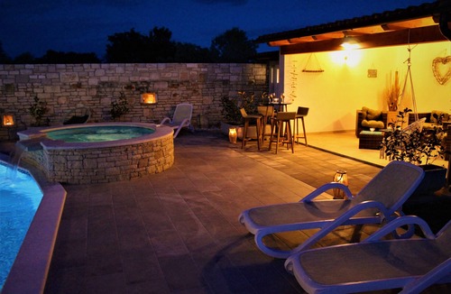 Vodnjan Villa | For large group, pool 50 m2-option heated pool, Jacuzzi, 4 km beach, sea view
