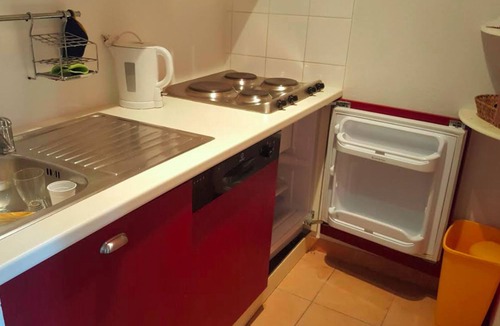 Gallargues-le-Montueux Ski Chalet | For long or short stays, within gated complex.