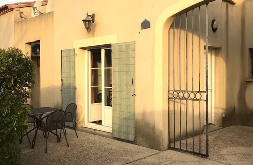 Gallargues-le-Montueux Ski Chalet | For long or short stays, within gated complex.