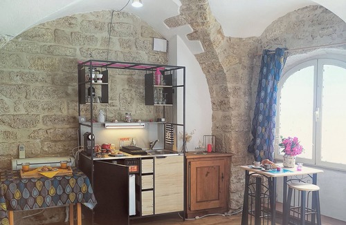 Poussan Apartment | For old-Stones lovers