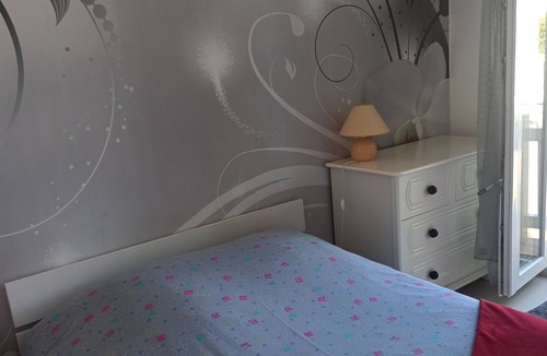 Le Mesnil-Saint-Denis Bed & Breakfast | FOR RENT PRIVATE ROOM WITH BALCONY AND JERDIN