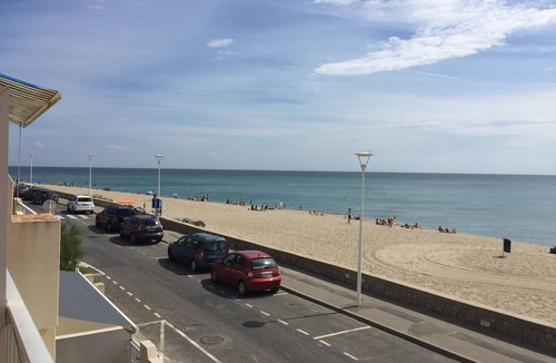 Leucate Apartment | For rent T2- Leucate plage - 1er D- Front de mer