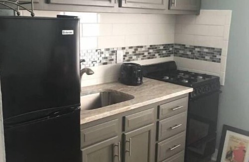 Sherman Hill Apartment | For work or play downtown is just a mile away!