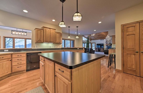 Bellaire House | Fore Seasons Lodge At Cedar River