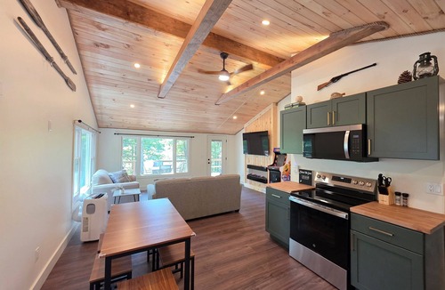 Baldwin Cabin | Foreman Lakefront Cabin Hot Tub Wi-Fi Dog Friendly