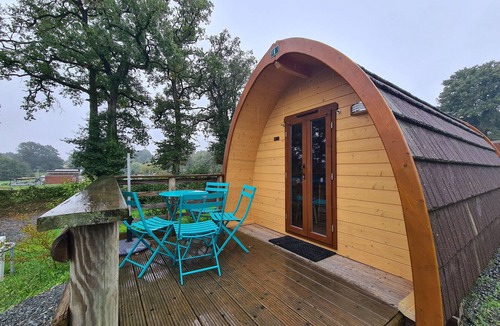 Pouligny-Notre-Dame House | Forest cabin in Berry with terrace