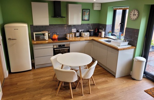Cinderford Cabin | Forest Cedar Lodge, Cinderford, Sleeps 4