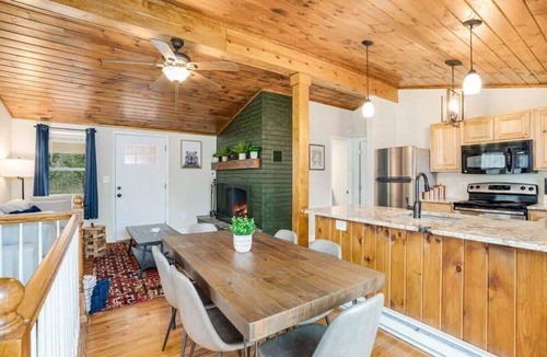 Millville Ski Chalet | Forest chalet w/hot tub & BBQ grill