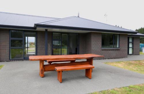 Waitarere Beach House | Forest Charm by the Beach